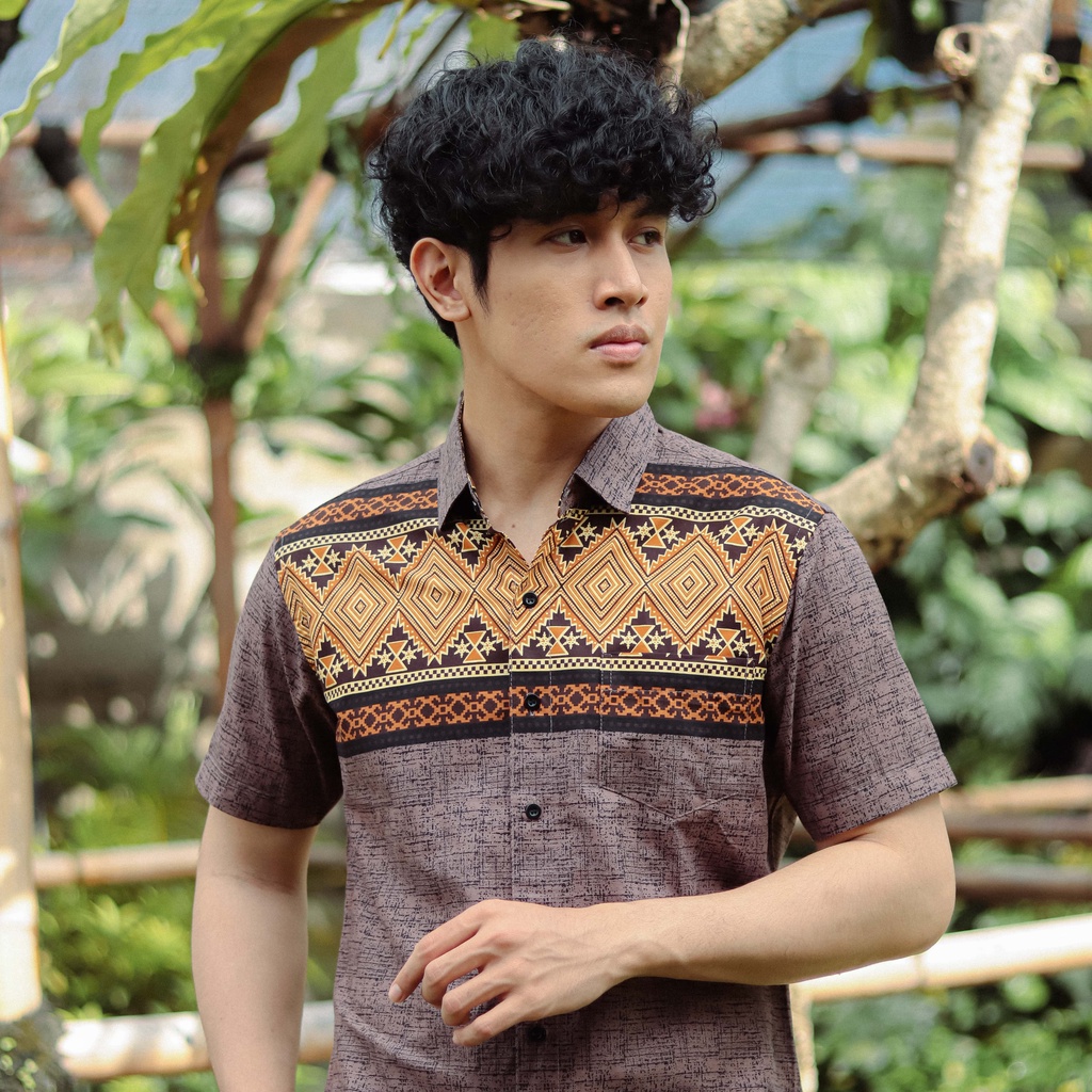 BatikBule Kemeja Batik Slimfit Pendek Motif Casual Warna Coklat &amp; Cream LBL 2032 &amp; 2033