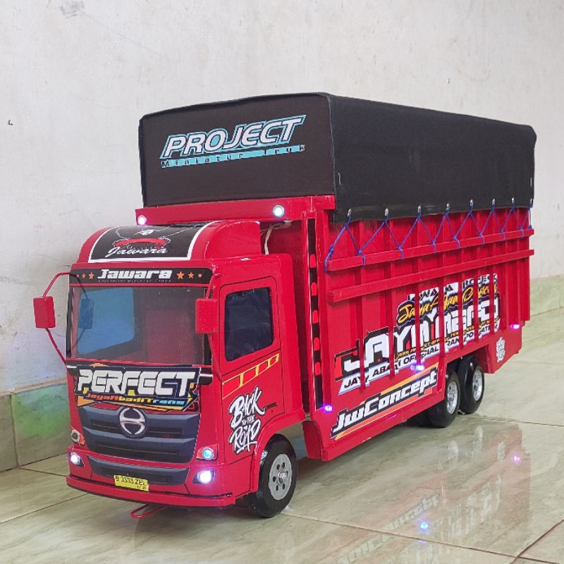 Miniatur truk oleng tronton kayu Hino 500  jumbo P 70cm full lampu led stiker dan terpal mainan laki