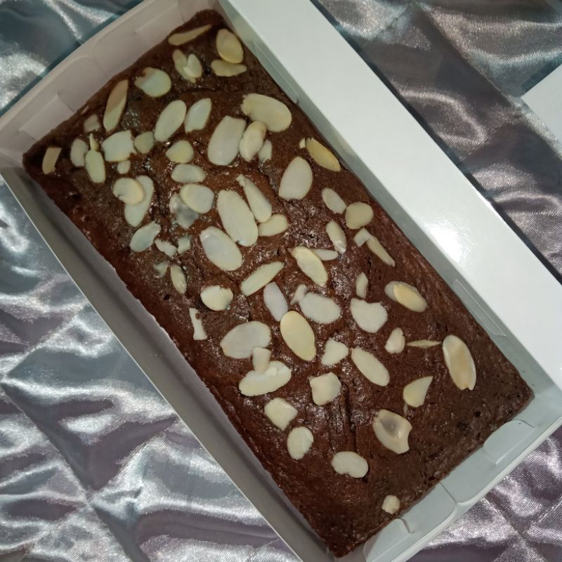 

ALMOND BROWNIE