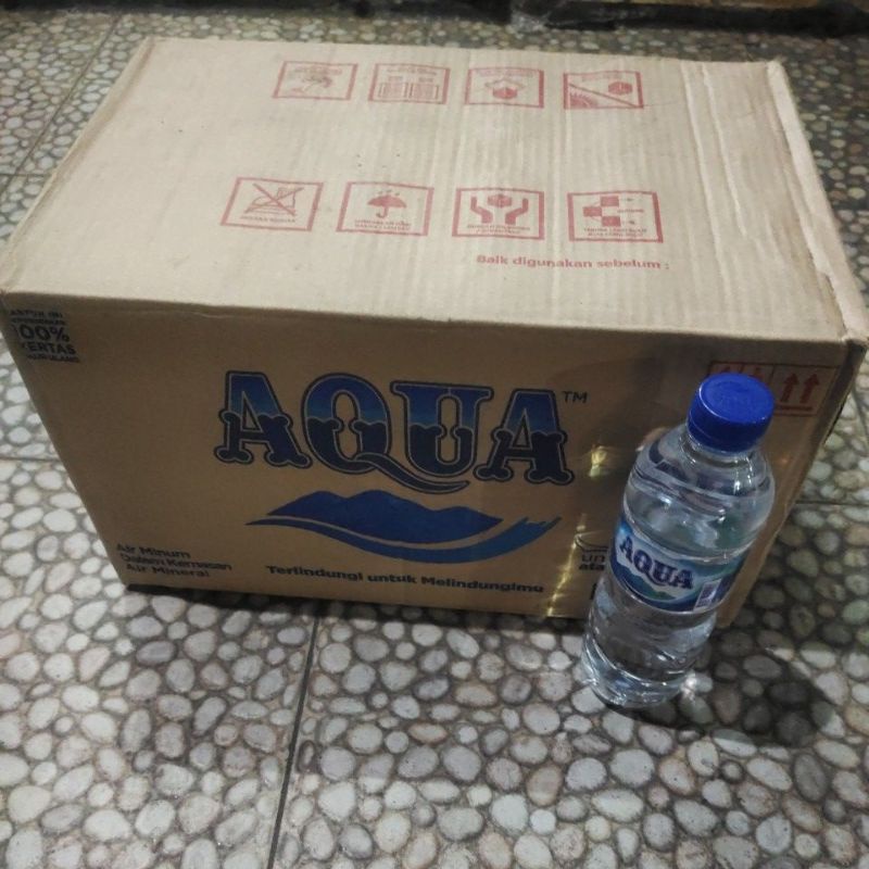 

AQUA BOTOL SEDANG PER KARTON (600mL x 24botol)