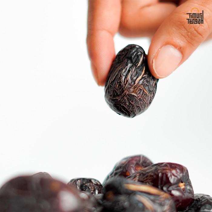 

Kurma Ajwa Ember Premium Timur Tengah 850 gr Jumbo High Quality Best Seller