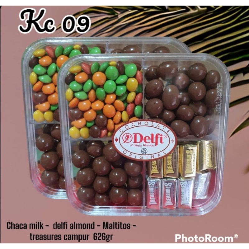 

Hampers Cokelat Delfi Toples Sekat 4 berat 626 gram