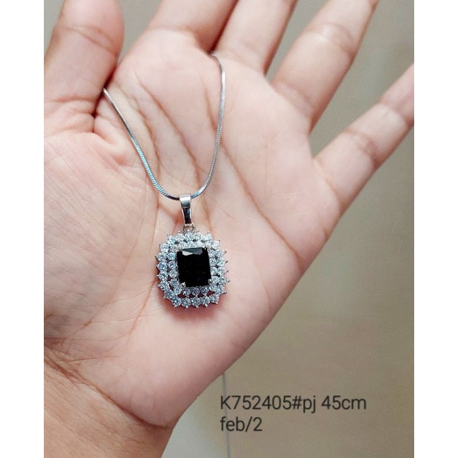 Kalung silver liontin batu hitam