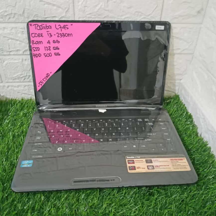 TOSHIBA L745 CORE I3-2330M RAM 4GB SSD 128GB HDD 500GB 14 INCH