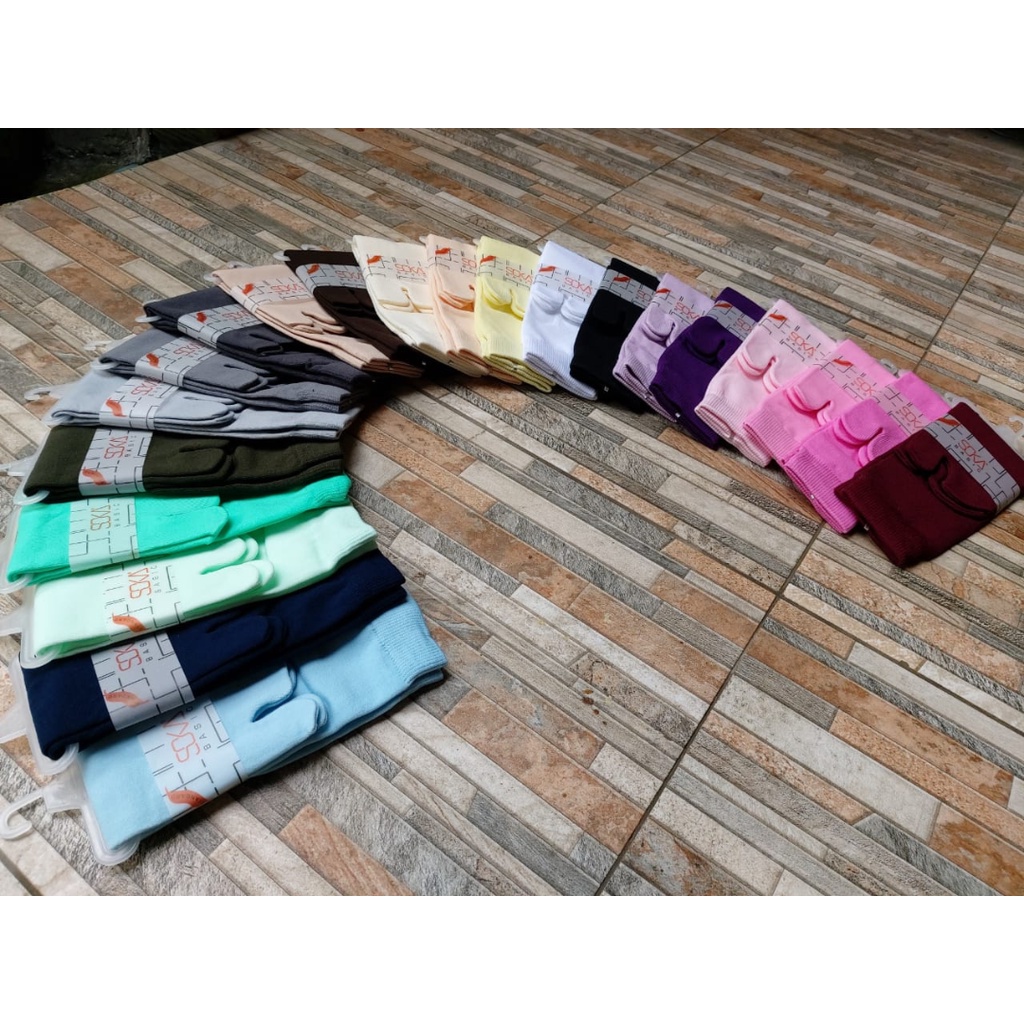 Soka Kaos Kaki Jempol Basic Size M