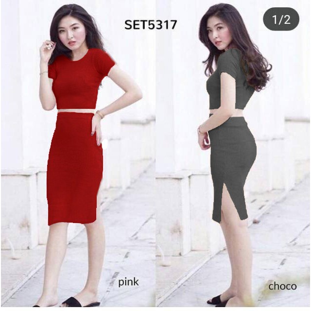 SAKA STOREE_Caroline Stelan Rok belah Atasan Crop Wanita Rajut