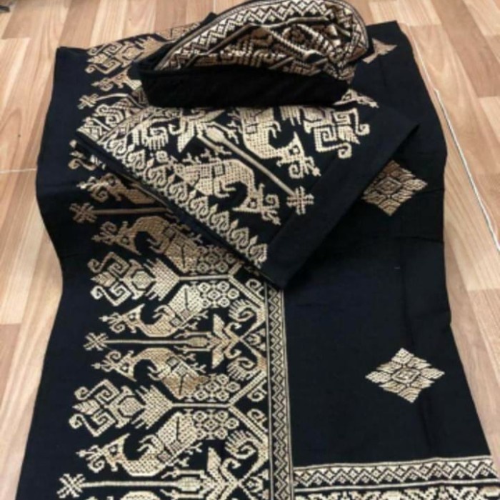 Pakaian adat Bali Pria Saput udeng songket bordir