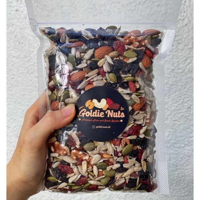 

:0:0:0] TRAIL MIX NUTS C (Almond, Walnut, Cranberry, Raisin) 500gram