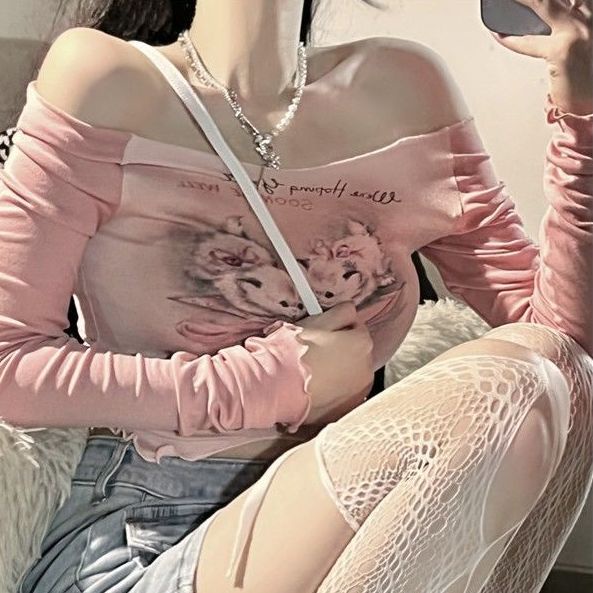 Red Manis dan Pedas One-Shoulder Cat Print T-shirt Wanita Splicing Warna Kontras Telinga Kayu Pendek Lengan Panjang Ketat bottoming Atasan Kemeja