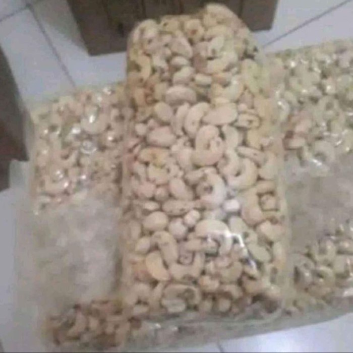 

Kacang mede utuh 1kg mentah
