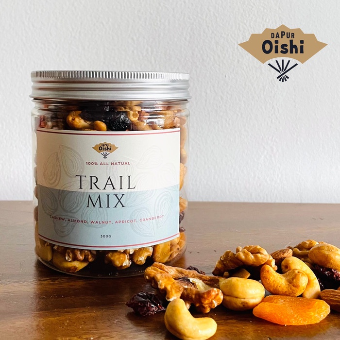 

Terlaris ✨ -TRAIL MIX | nuts kacang almond cashew walnut apricot cranberry vegan - 300g- 2.2.23