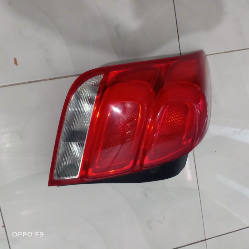 stoplamp lampu belakang Chevrolet Trax kiri