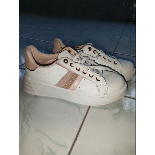 Preloved OTHA Sneaker Sepatu Wanita 40