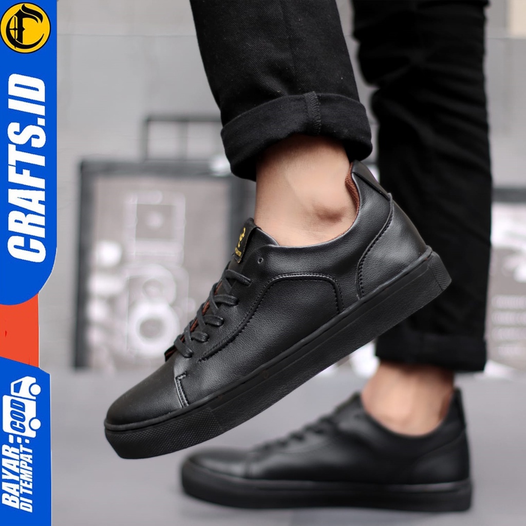 Sepatu Sneakers Pria Casual Hitam Kerja Crafts Ivony