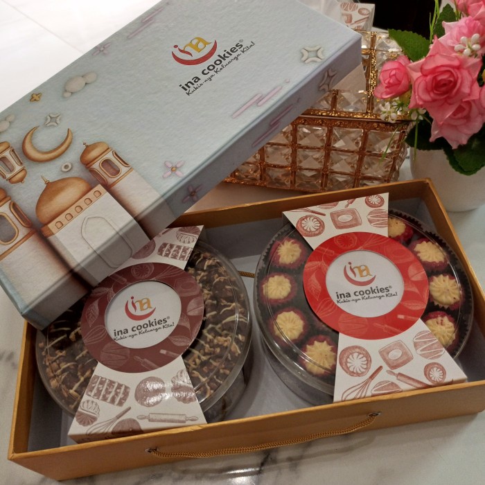 

Hampers Hampers / Parsel Ina Cookies Isi 2 Reguler