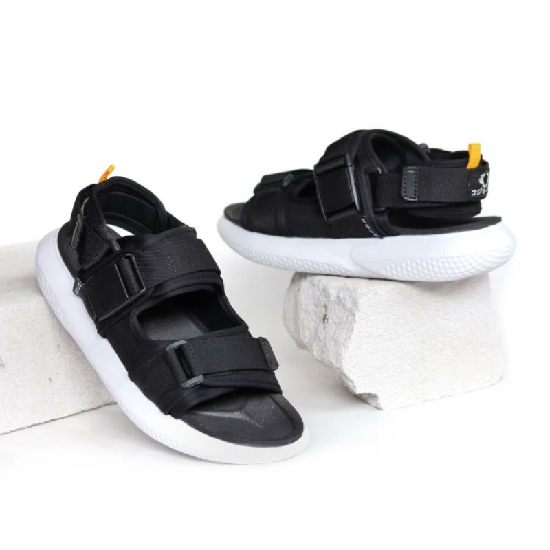 AKIRA Sandal Pria Casual Kekinian Sepatu Sandal Outdoor Traveling