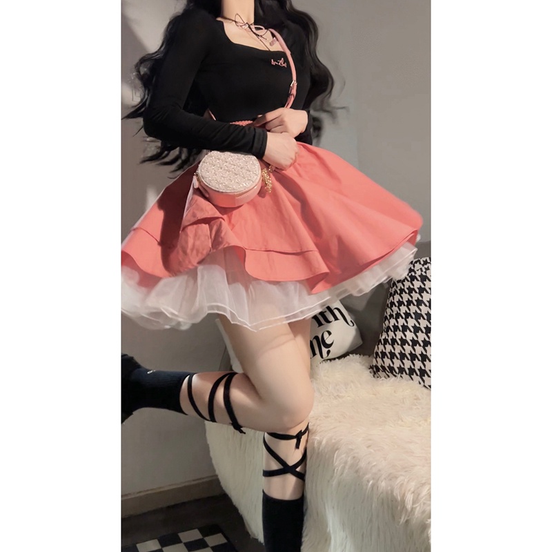 Red Kumikumi Sweet Spice Girl Back Hollow Strap Gaun Wanita Musim Semi Pinggang Slim Puff Rok Rok Pendek