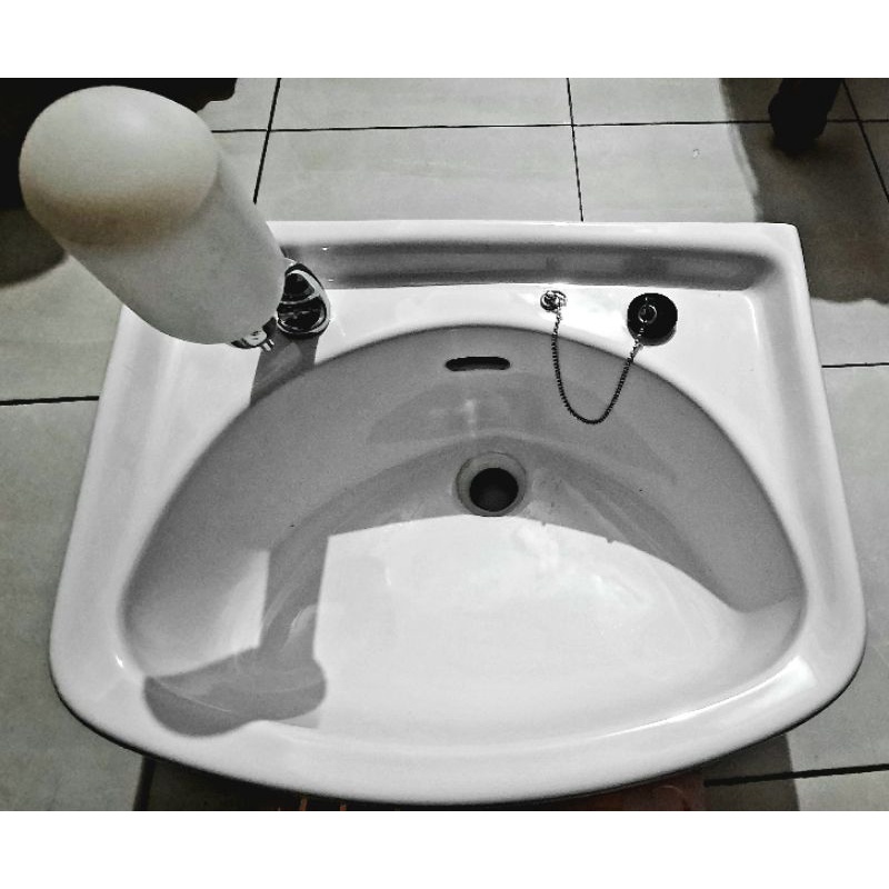 Wastafel TOTO second lw 220 j + handsoap dispenser