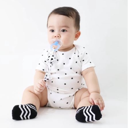 ROYALE BEBE PACIFIER CLIP &amp; SOCKS Set - Royale Bebe - Penjepit dot + Kaos Kaki Bayi