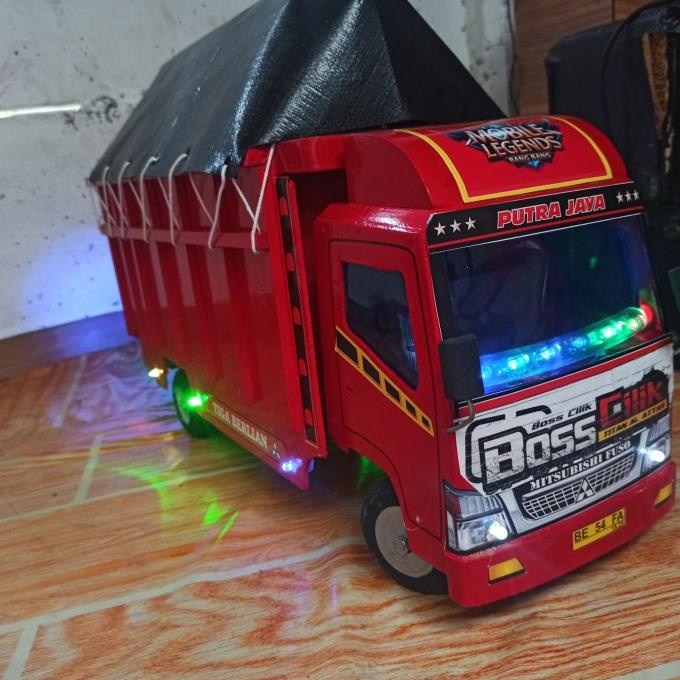 Ready Stok Mobilan Truk Kayu Besar / Truk Oleng / Mainan Truk Kayu Led [Cod]