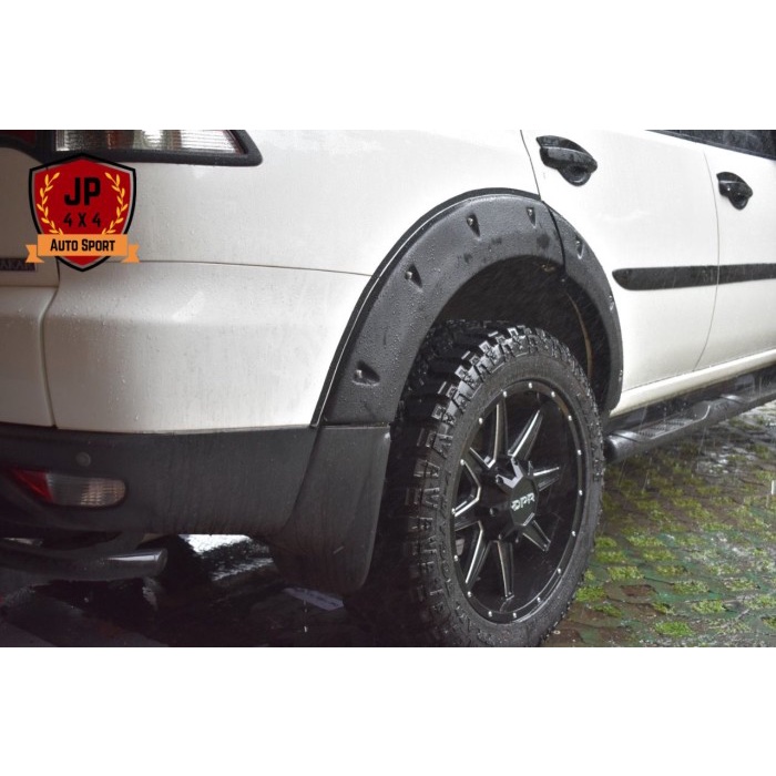 Over Fender Model Baut Mitsubishi Pajero Lama