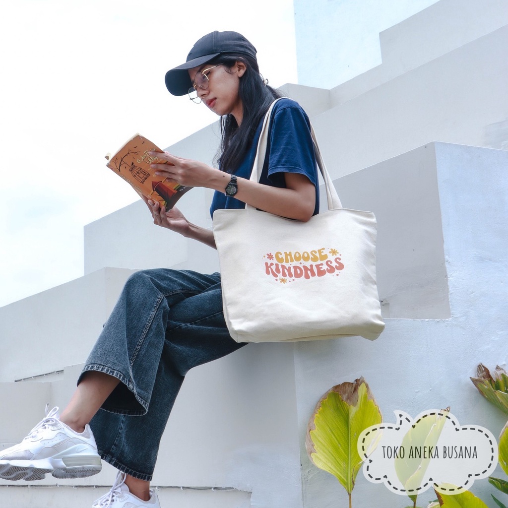 Tote Bag Wanita Kanvas Aesthetic Bahan Premium Tas Totebag Kuliah Penutup Resleting