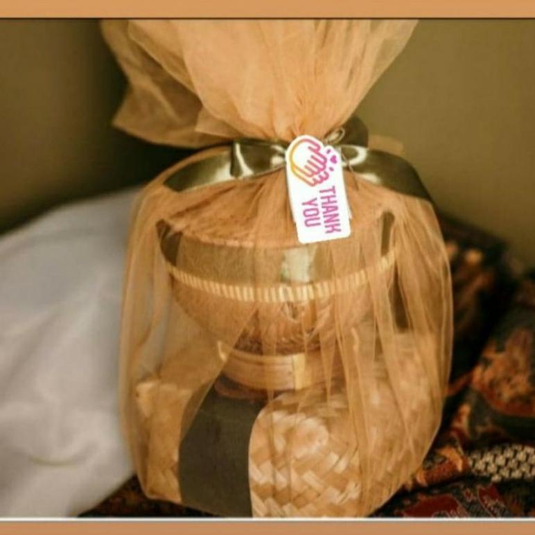 

PAKET HAMPERS BESEK NASI LIWET 4 ORANG UNTUK LEBARAN DLL .