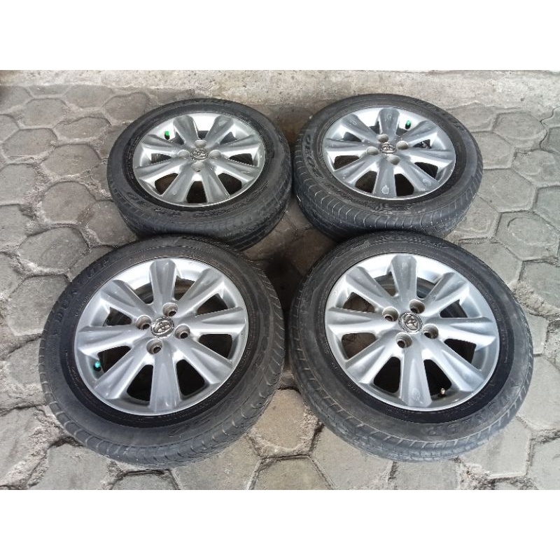 velg mobil bekas Yaris p8 ring  15+ban dunlop 185 60 R15 lebar 5,5 et 45 pcd 4x100