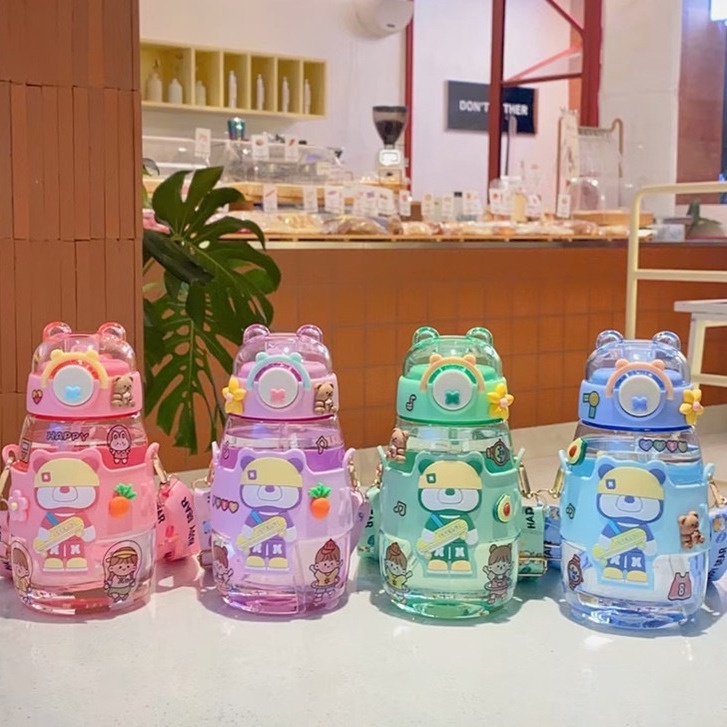 Botol Minum Plastik HEENOOR Astronot Karakter Free Stiker 2D 650ml