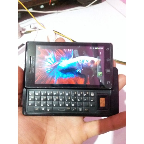 motorola Milestone hp langka unik jadul buat koleksi bekas minus