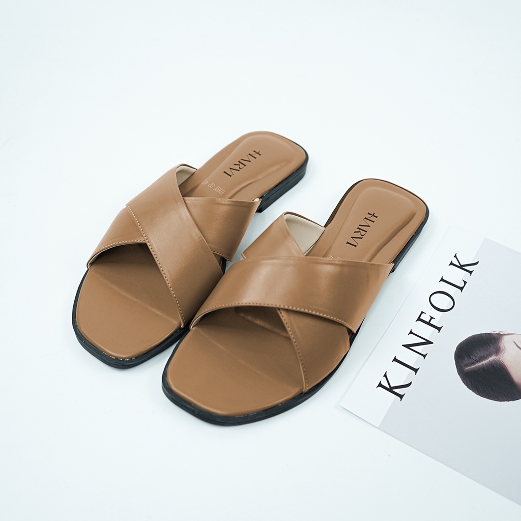 Sandal Wanita Flat Kekinian HARVI EVELYN Silang Warna Tan