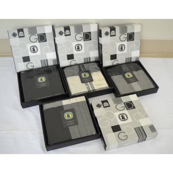 Sarung Gajah Duduk Black & White