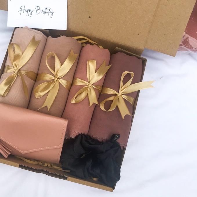 

☊ [GIFTBOX HIJAB] HAMPERS HIJAB / KADO CEWEK MUSLIMAH / KADO PACAR / GRADUATION / HAMPERS RAMADHAN / KADO DOI / HIJAB / VALENTINE / WISUDA SEMPRO ♢