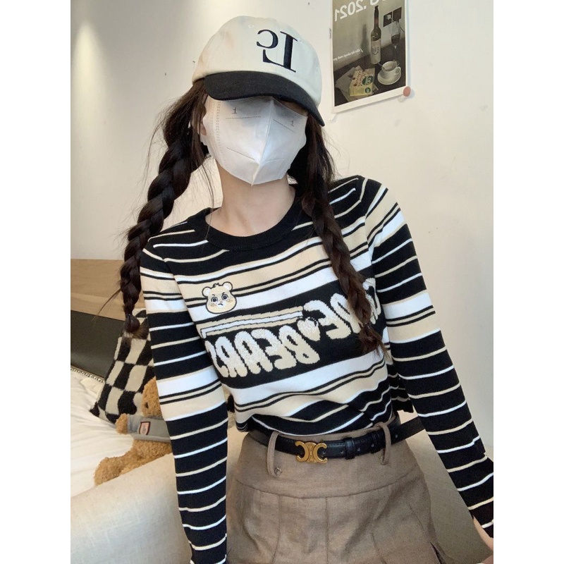 Red Kumikumi design sense bear bordir penurun usia sweater wanita musim gugur tipis pendek leher bulat lengan panjang top