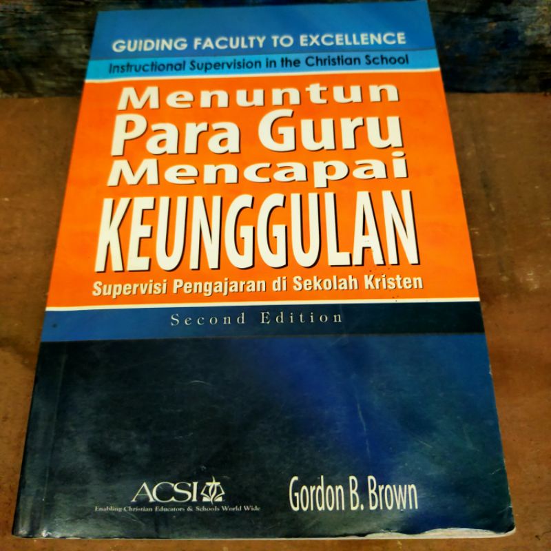 

buku tentang menuntut para guru mencapai keunggulan