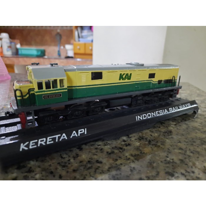 Miniku Miniataur Kereta Api Locomotive Cc201 Lk03 Logo Baru Kai