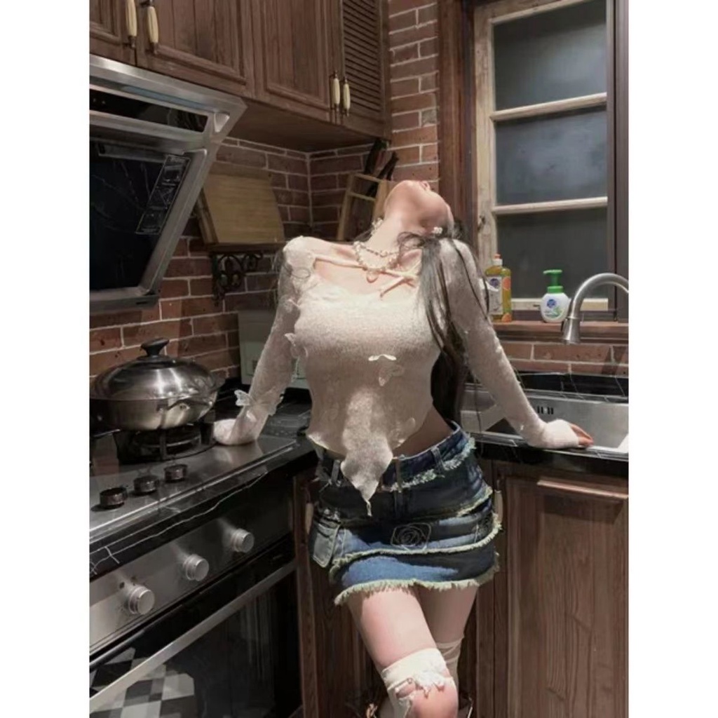 Red Musim Semi dan Musim Panas Pakaian Luar Seksi Slim Fit Desain Retro Rasa Niche See-Through Lengan Panjang Rajutan T-shirt Atasan Wanita
