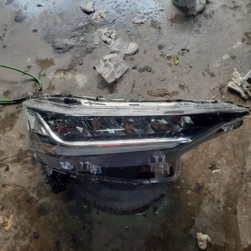 lampu depan avanza veloz 2021 Kiri