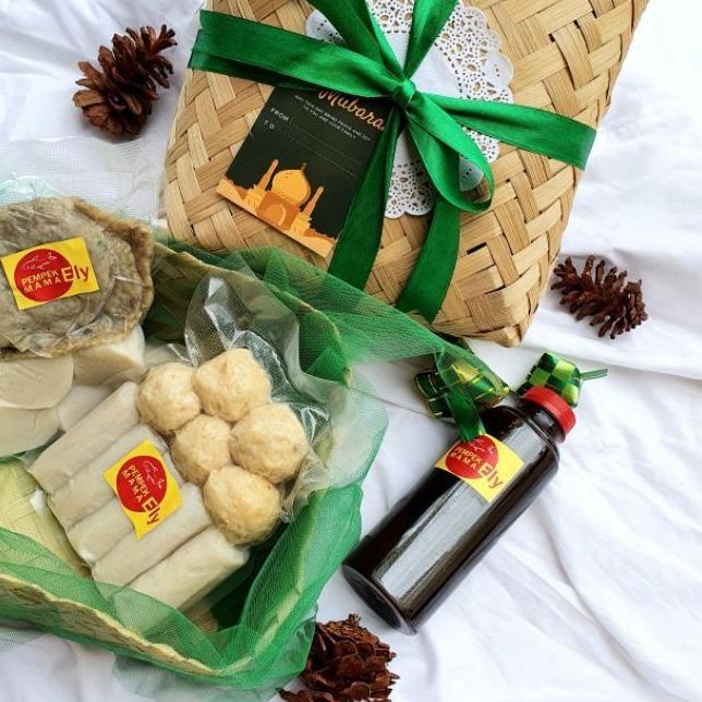 

☁ HAMPERS LEBARAN / PARSEL IDUL ADHA /Lebaran hampers / Hampers Pempek Enak ikan tenggiri Asli HALAL / Hampers Buka Puasa ♖