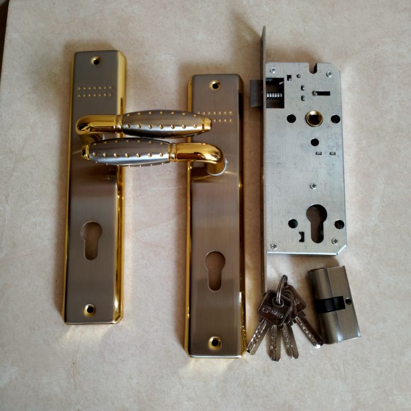 Kunci Pintu Besar Gomeo