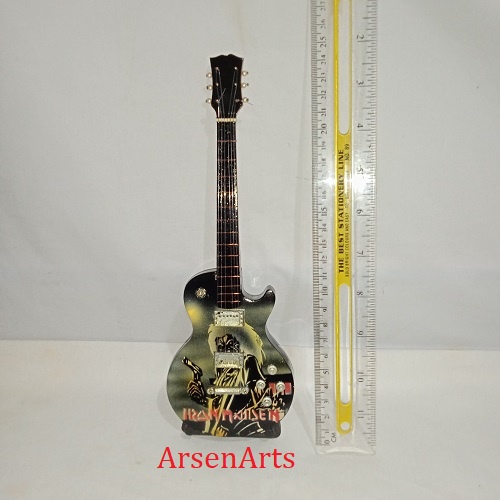 Miniatur Gitar Elektrik Model Fender Bergambar Bahan Kayu Free Dudukan/Stand Holder Tinggi Gitar 25 cm Warna Bisa Pilih