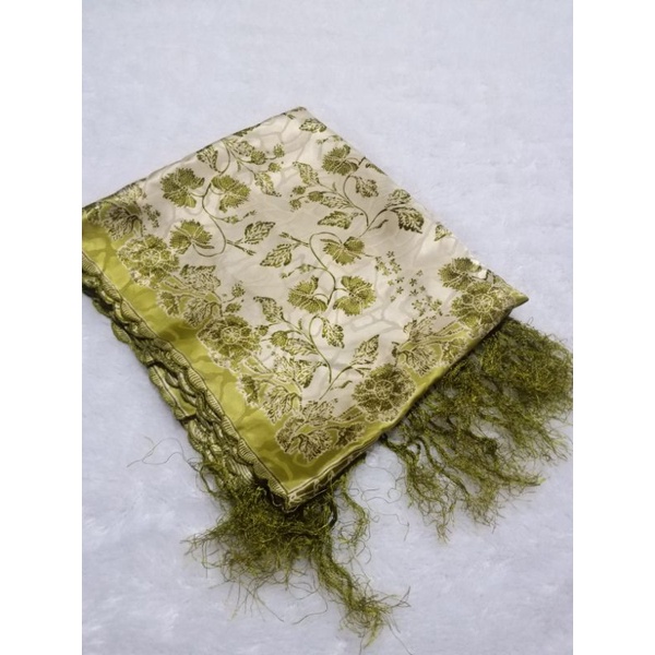 Hijab / pashmina / kerudung  / pashmina motif / hijab motif / hijab motif bunga / motif bunga  / pas