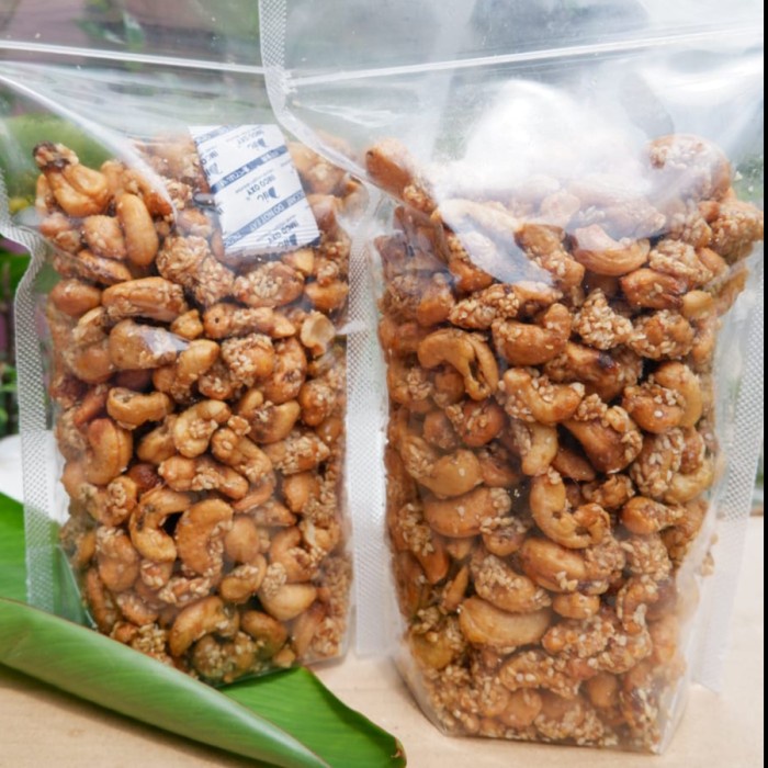 

Kacang mede goreng rasa wijen ( rasa baru ) 500 gram ( 1/2 kg)
