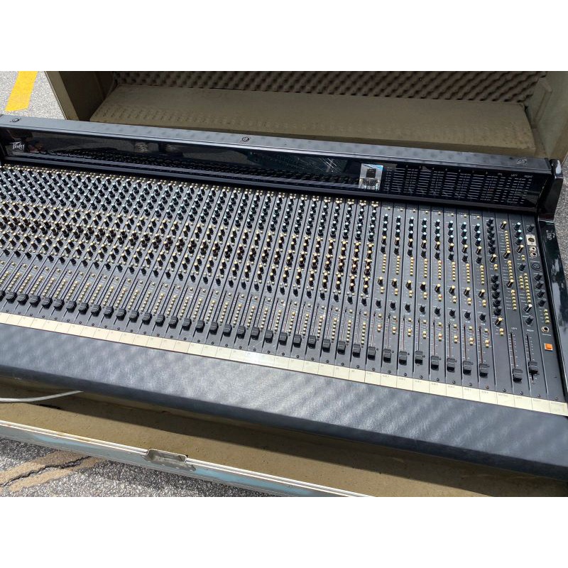 Mixer peavey mark 8 36channel tanpa power suply  plus hard case ex Singapore second bekas