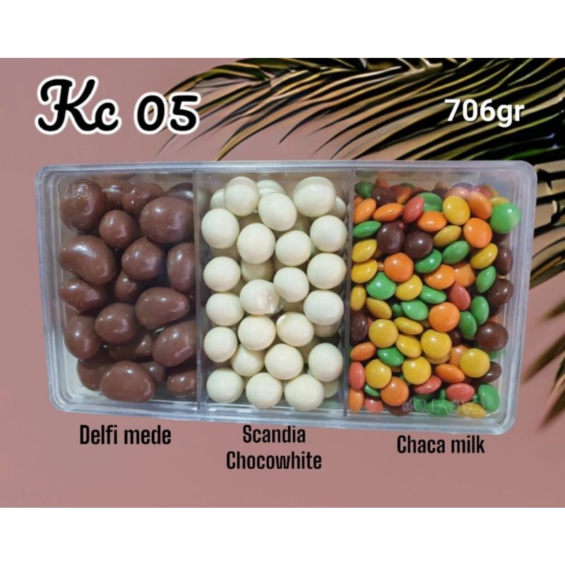 

Hampers Cokelat Delfi Toples Sekat 3 berat 706 gram