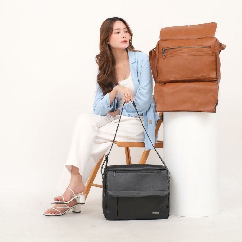 Ankara Bag by Manjua. Tas Kerja Selempang, Tas Kuliah, Tas Laptop, muat Laptop 14 inch.