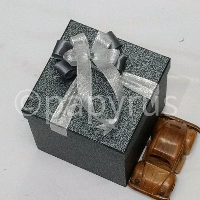 

Papyrus 15X15 Tinggi 15Cm Kotak Kado Gift Box Hadiah