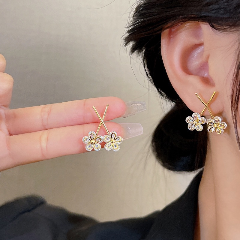 Gaya Baru925 Perak Jarum Indah Zirkon Salib Bunga Anting Wanita Stud Earrings