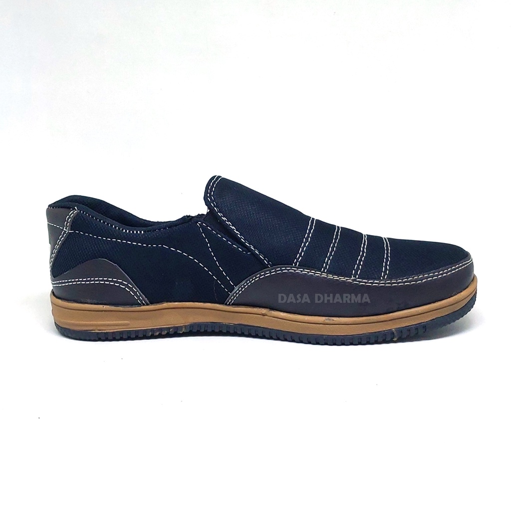 Sepatu Slip On Pria Casual Warna Hitam Size 39 - 43