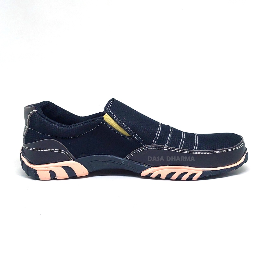 Sepatu Slip On Pria Casual Warna Hitam Size 39 - 43 Model Terbaru